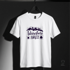 Adventure Awaits Yıldızlı Dağlar Tipografi Baskılı Tişört